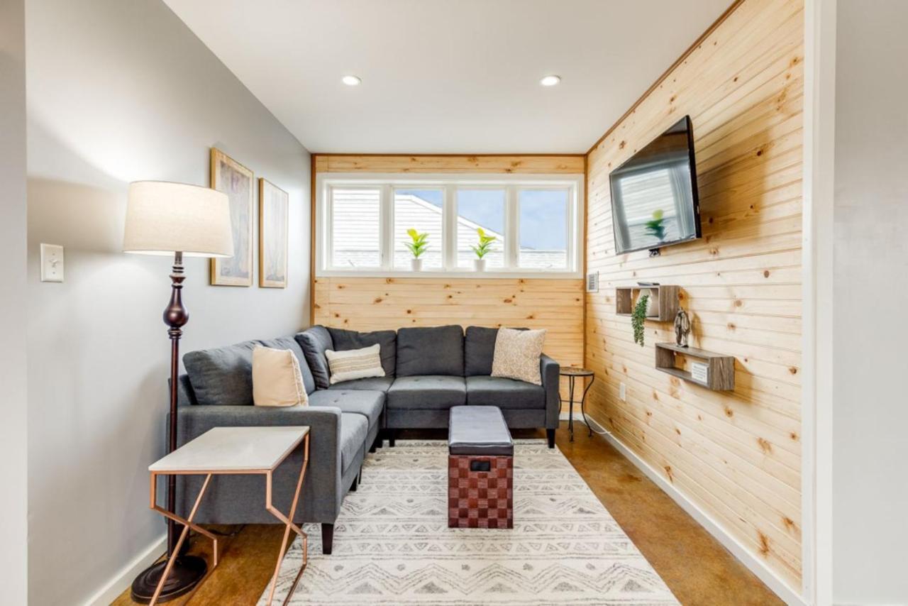 Walk Score 90!!-Historic Downtown District-2 Blocks To Famous Forsyth Park- Huge Private Patio-Private Parking Savannah Luaran gambar