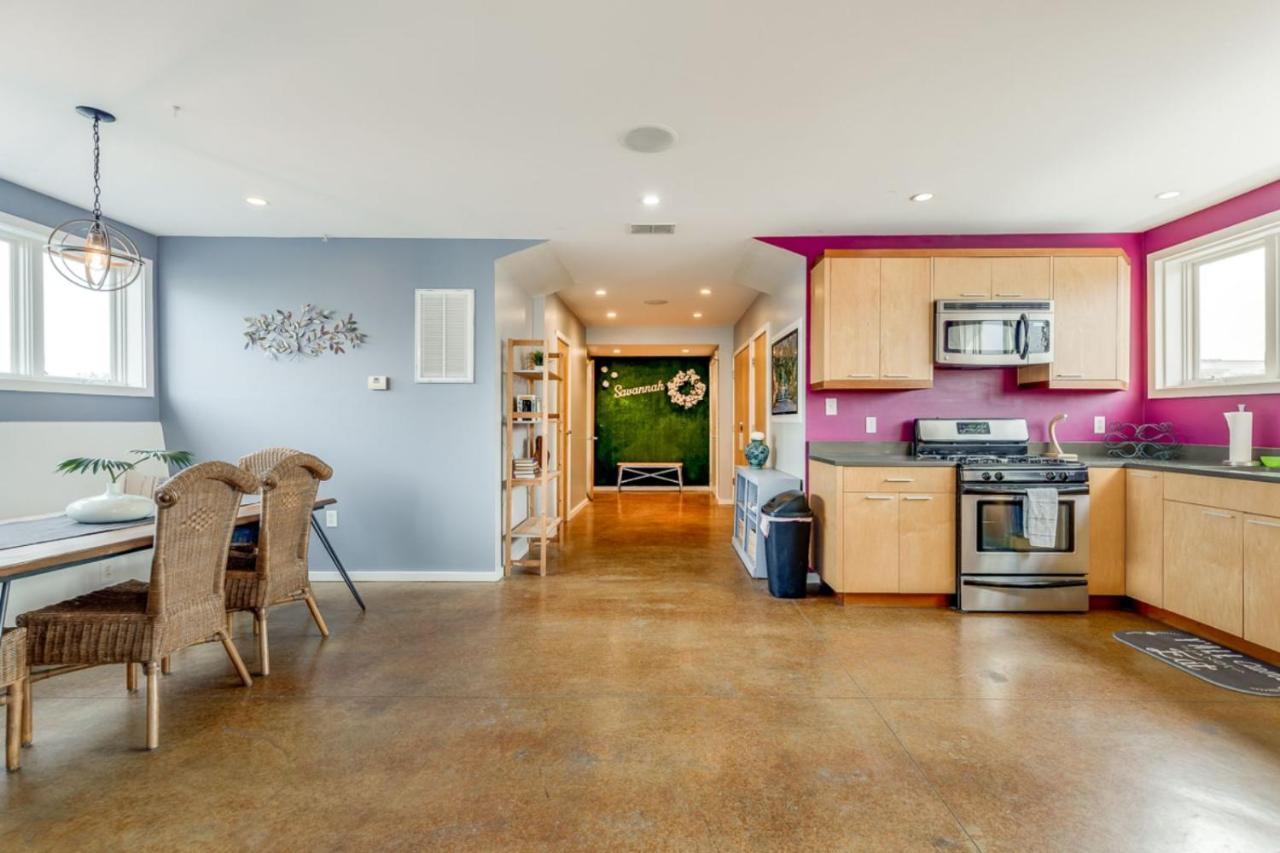 Walk Score 90!!-Historic Downtown District-2 Blocks To Famous Forsyth Park- Huge Private Patio-Private Parking Savannah Luaran gambar