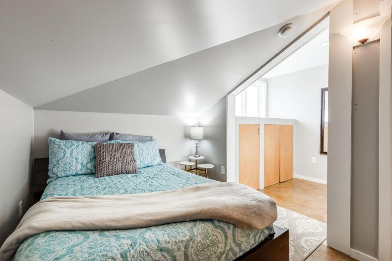 Walk Score 90!!-Historic Downtown District-2 Blocks To Famous Forsyth Park- Huge Private Patio-Private Parking Savannah Luaran gambar