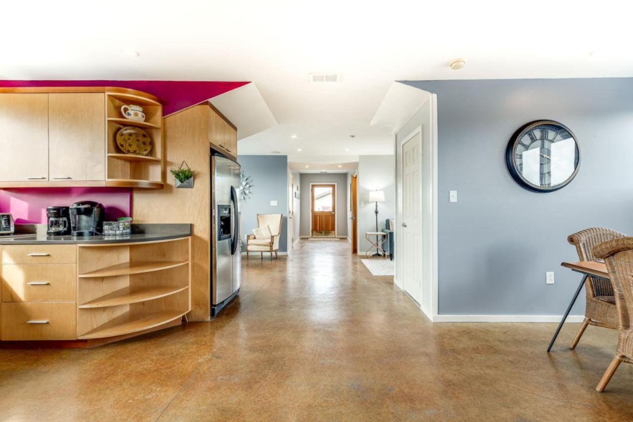 Walk Score 90!!-Historic Downtown District-2 Blocks To Famous Forsyth Park- Huge Private Patio-Private Parking Savannah Luaran gambar