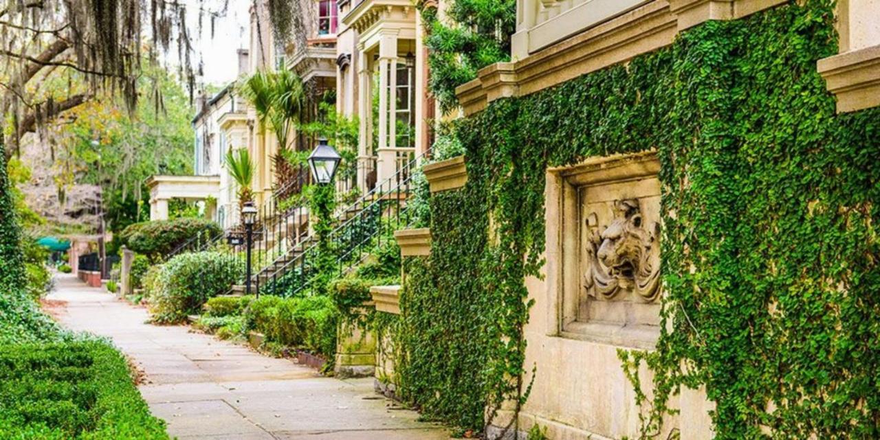 Walk Score 90!!-Historic Downtown District-2 Blocks To Famous Forsyth Park- Huge Private Patio-Private Parking Savannah Luaran gambar